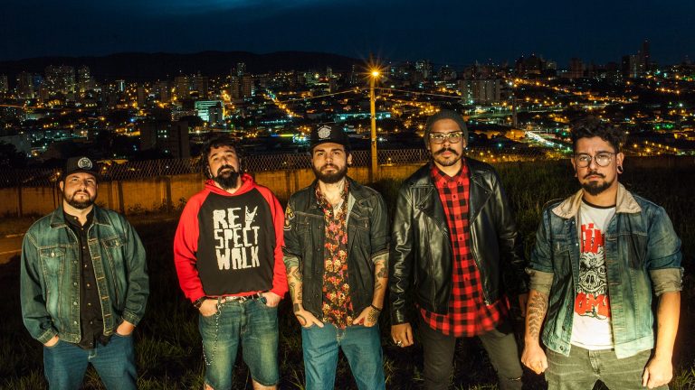 Astronova mescla diversidade sonora, peso com melodia e  gritos de urgência em EP