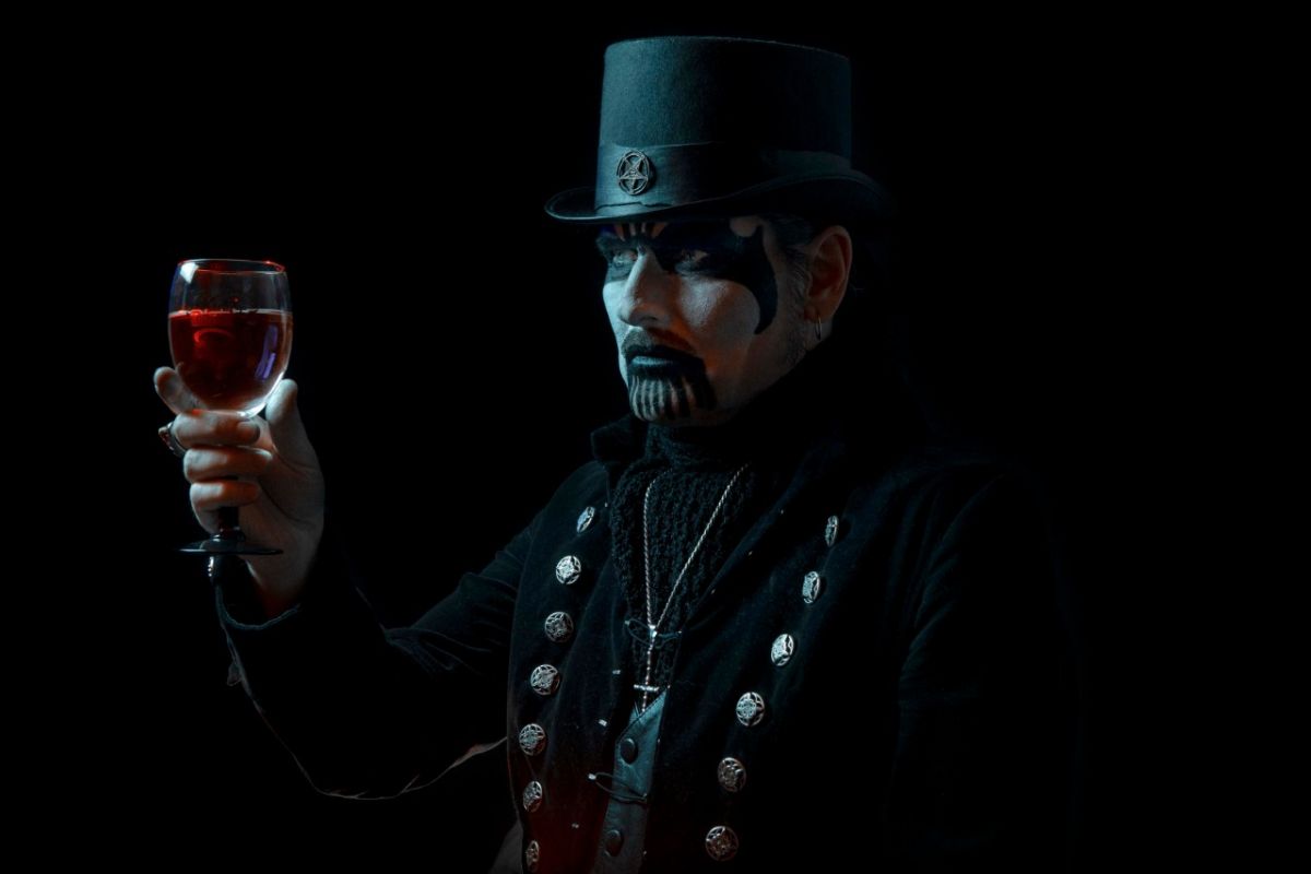 Memory Remains: King Diamond - 21 anos de House of God e a percepção  musical do mestre acerca da morte de Jesus Cristo - Headbangers News