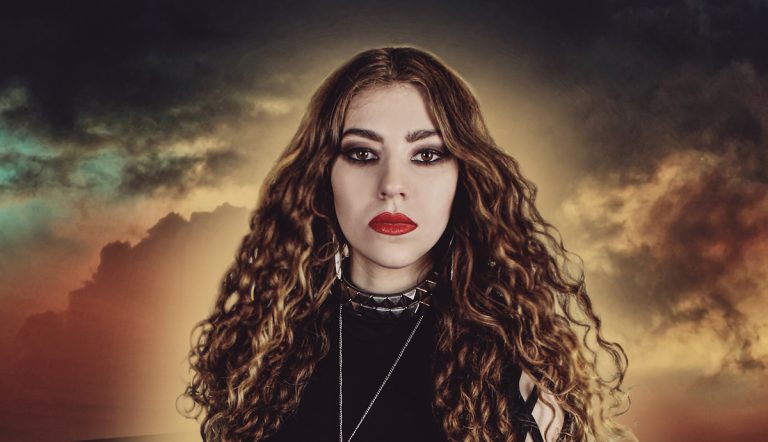 Recentemente anunciada para tocar com as brasileiras do Crypta, a guitarrista Sonia Anubis deixa a banda Burning Witches