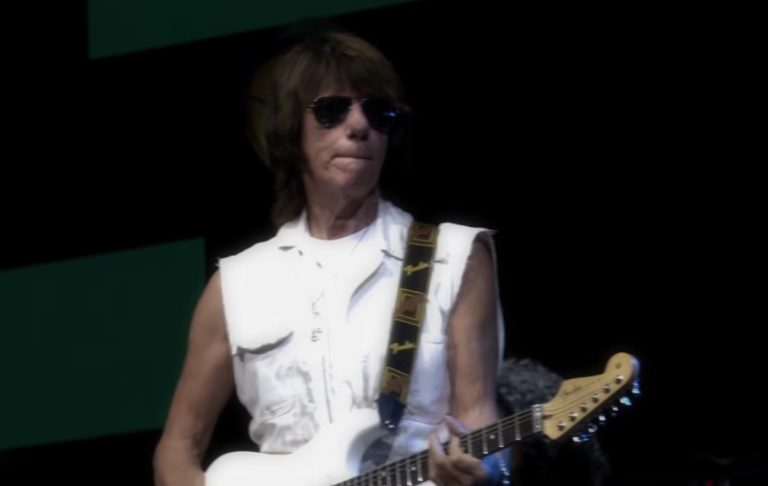 Jeff Beck, lendário guitarrista do Yardbirds, morre aos 78 anos