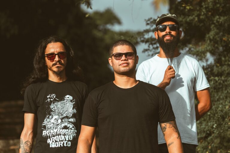 O Cão: Trio destila o ódio em seu novo EP “Devorados Pelo Cão”