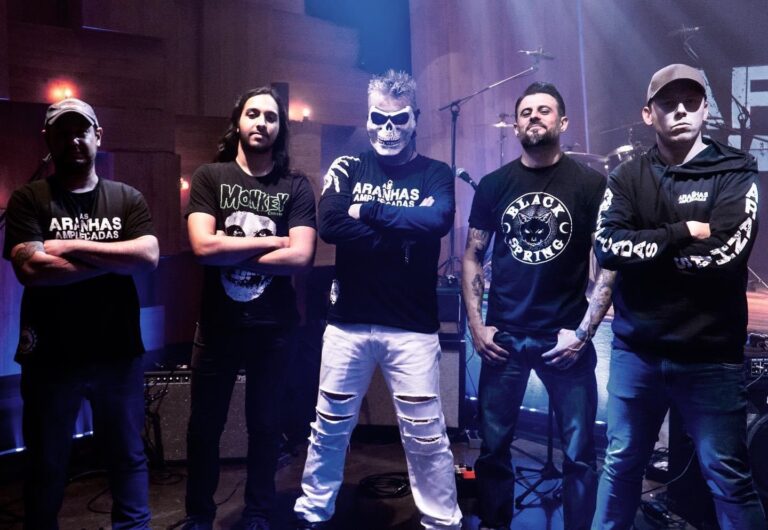 Aranhas Amplificadas lança single de estreia pela Marã Música: “Os Anjos e as Bruxas”