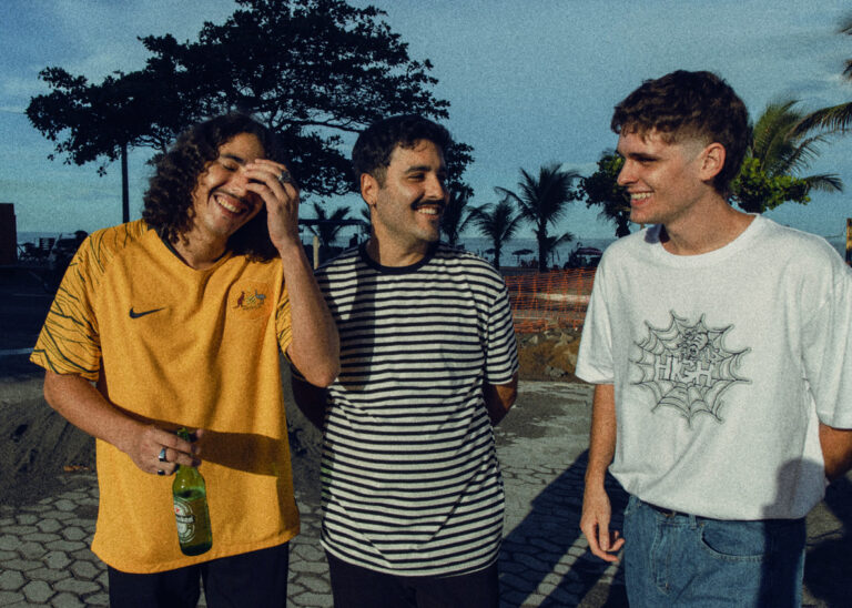 Maré Tardia lança o surf punk ‘As Ondas’ e prepara o EP ‘Jovens Estúpidos’