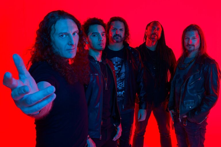 Angra recebe Kiko Loureiro em show acústico histórico no Rio de Janeiro