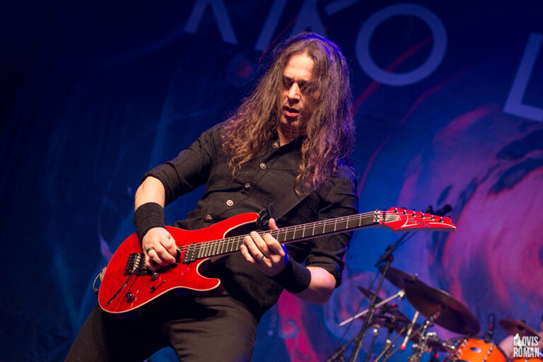 Angra confirma Kiko Loureiro em todas as datas da turnê acústica pelo Brasil