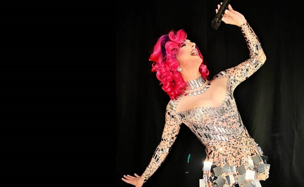 Kara Zmatiq: premiada drag queen lança o hit pop punk “Slay”